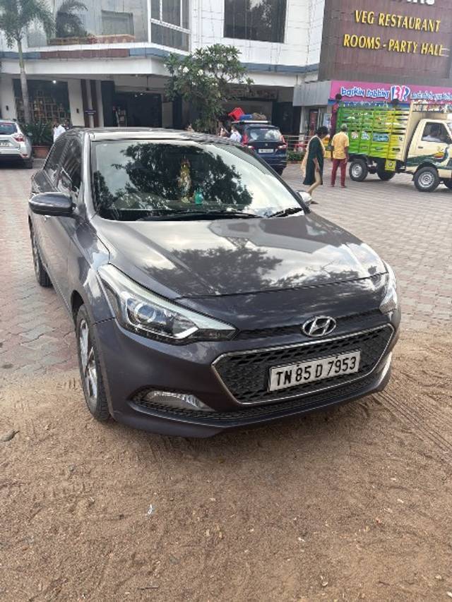 https://images10.gaadi.com/usedgaadi-sellcar/UsedCar/e57220fea/664b7f33-448c-4929-bd5b-5add0baf0157.jpeg?imwidth=6400