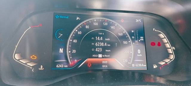 https://images10.gaadi.com/usedgaadi-sellcar/UsedCar/e5722677a/fbc0d3f5-8691-48b7-8deb-eee6d17bc4e0.jpg?imwidth=6402