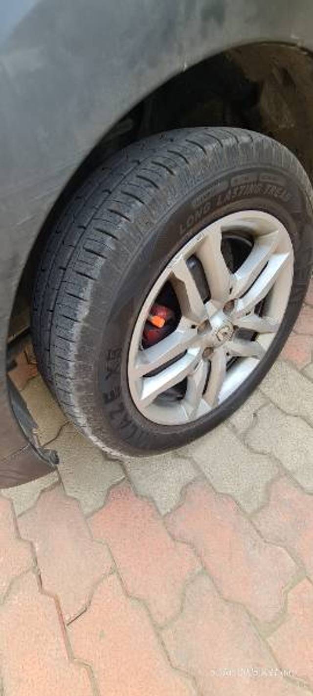 https://images10.gaadi.com/usedgaadi-sellcar/UsedCar/e5722e35a/0d7b118c-ee2a-45dc-a5a1-3e5d7e20d6aa.jpg?imwidth=6402