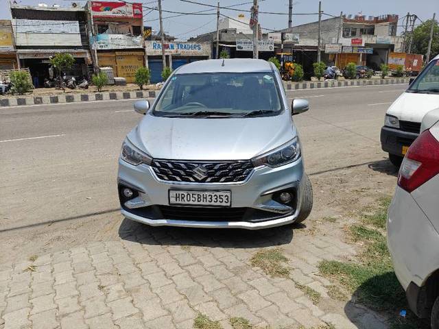 https://images10.gaadi.com/usedgaadi-sellcar/UsedCar/e572aacca/b6951bc1-4ba6-4d7f-9cab-27a4df8d7aee.jpg?imwidth=6400