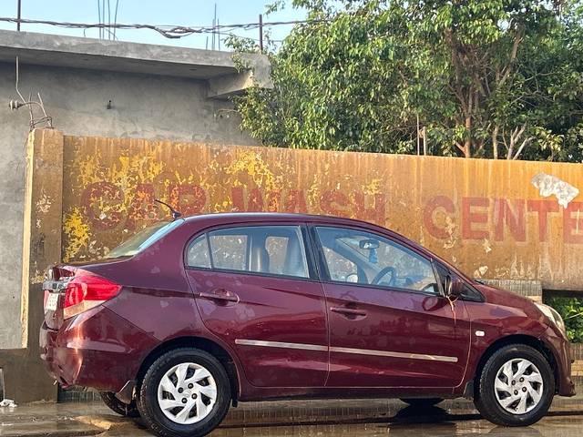 https://images10.gaadi.com/usedgaadi-sellcar/UsedCar/e572ffa3a/ea74348f-f734-4bef-a29f-4bad1f34a8ee.jpg?imwidth=6400