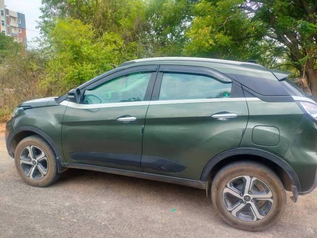 https://images10.gaadi.com/usedgaadi-sellcar/UsedCar/e5731e8aa/8c6626b2-d21c-430b-abea-d297e14d711b.jpg?imwidth=6400
