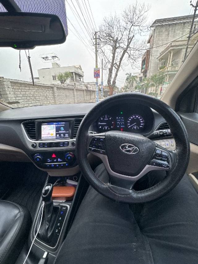 https://images10.gaadi.com/usedgaadi-sellcar/UsedCar/e573228da/2f2eb4bc-b85b-40b9-aedc-1827c10fe712.jpg?imwidth=6402
