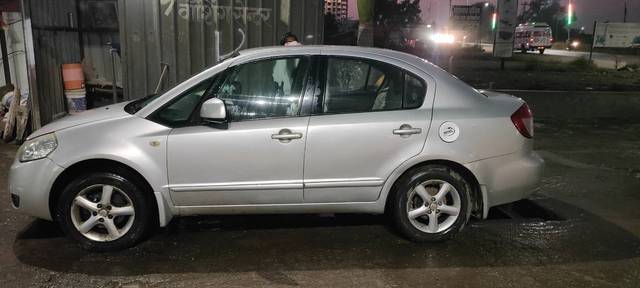 https://images10.gaadi.com/usedgaadi-sellcar/UsedCar/e573a225a/cdd17630-9b24-4694-8a91-17ea93ea42bd.jpg?imwidth=6400