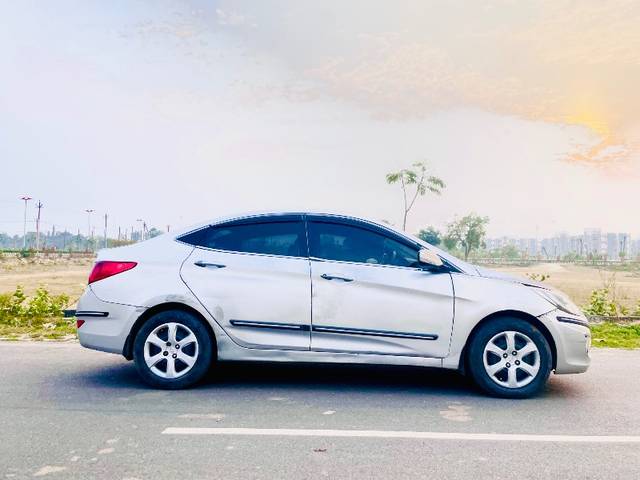 https://images10.gaadi.com/usedgaadi-sellcar/UsedCar/e573a761a/15dd1146-2eee-4e52-9a7d-8289c546553f.jpeg?imwidth=6401