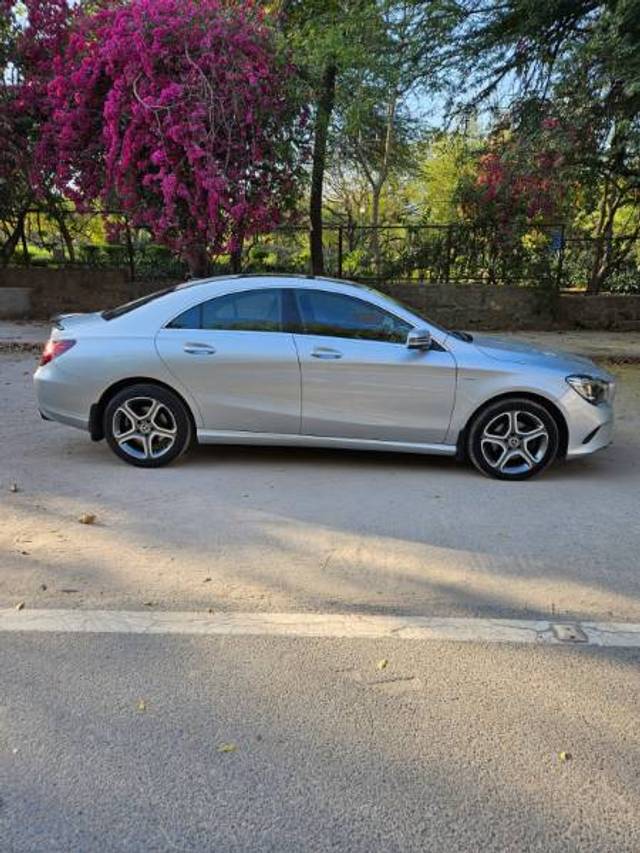 https://images10.gaadi.com/usedgaadi-sellcar/UsedCar/e573d0b8a/d9f5dbe7-f482-41d4-9ceb-f4aef190fe4d.jpg?imwidth=6401