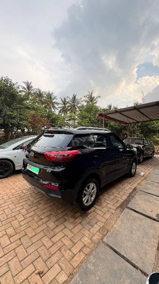 https://images10.gaadi.com/usedgaadi-sellcar/UsedCar/e573d601a/2656158b-d330-43d3-90e2-554310ab6d37.jpg?imwidth=6402