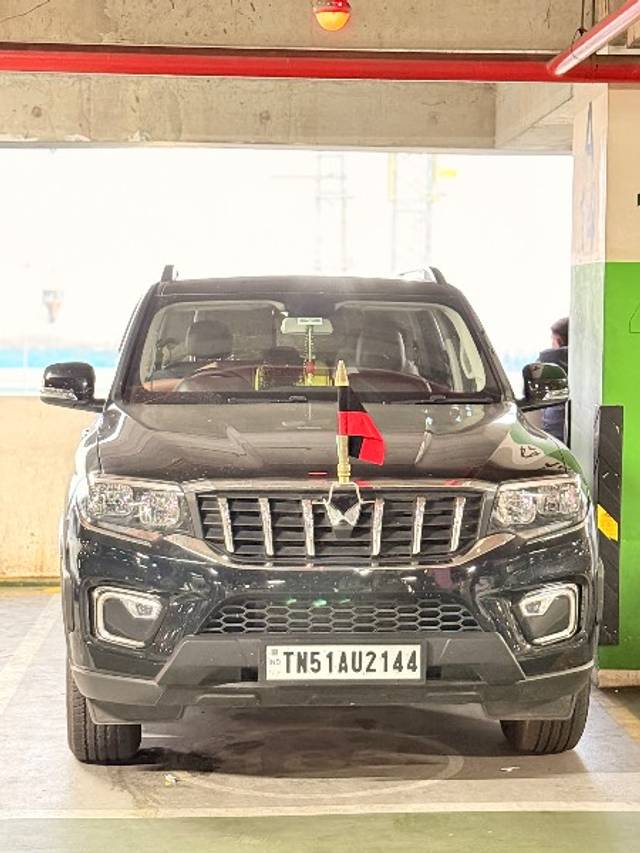 https://images10.gaadi.com/usedgaadi-sellcar/UsedCar/e573daaca/99bcbb5f-f657-4090-866a-09e1b2d403c6.jpeg?imwidth=6400