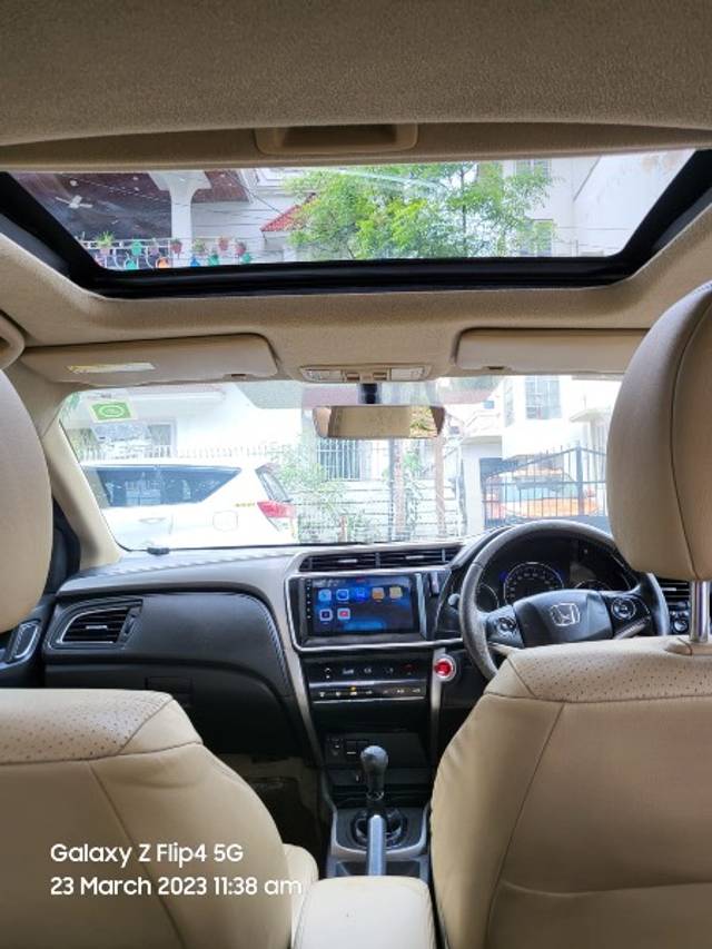 https://images10.gaadi.com/usedgaadi-sellcar/UsedCar/e573e7fba/f7ddc1a7-970c-44dc-8804-4770d6fee3c6.jpeg?imwidth=6401