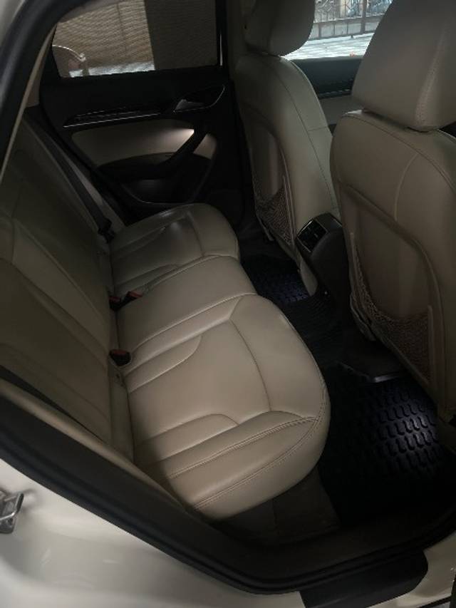 https://images10.gaadi.com/usedgaadi-sellcar/UsedCar/e573f6eaa/93d442be-6ea6-49bc-a388-220476505928.jpg?imwidth=6401