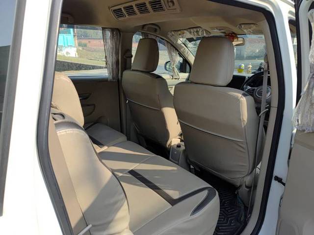 https://images10.gaadi.com/usedgaadi-sellcar/UsedCar/e5740e0aa/a7c9ecb3-9366-42e3-a6c0-5938a4fd6a4c.jpg?imwidth=6402