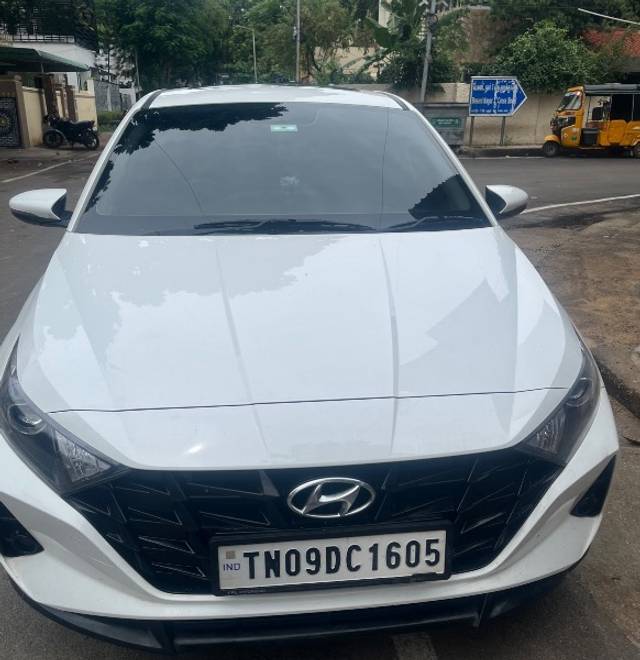 https://images10.gaadi.com/usedgaadi-sellcar/UsedCar/e5742c0aa/7e84fd4e-c0eb-49cc-ac8f-0744f7799176.jpeg?imwidth=6400