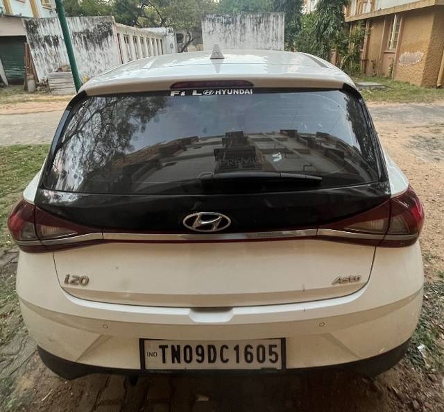 https://images10.gaadi.com/usedgaadi-sellcar/UsedCar/e5742c0aa/b567f7d7-3d47-43a7-be24-05fbbd7084e1.jpeg?imwidth=6401