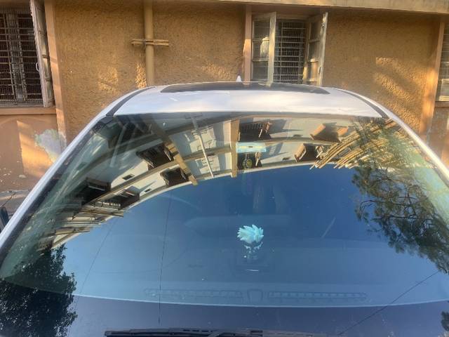 https://images10.gaadi.com/usedgaadi-sellcar/UsedCar/e5742c0aa/bcde2b75-1581-480a-9fd9-7879ec8f8069.jpeg?imwidth=6402
