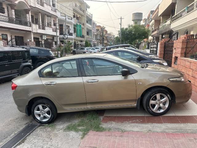 https://images10.gaadi.com/usedgaadi-sellcar/UsedCar/e57480e5a/5d3caafb-8b28-40a3-b3d8-00f615367903.jpg?imwidth=6400
