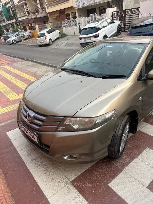 https://images10.gaadi.com/usedgaadi-sellcar/UsedCar/e57480e5a/cf7a282b-23a5-40ef-ad9b-4310eda21149.jpg?imwidth=6401