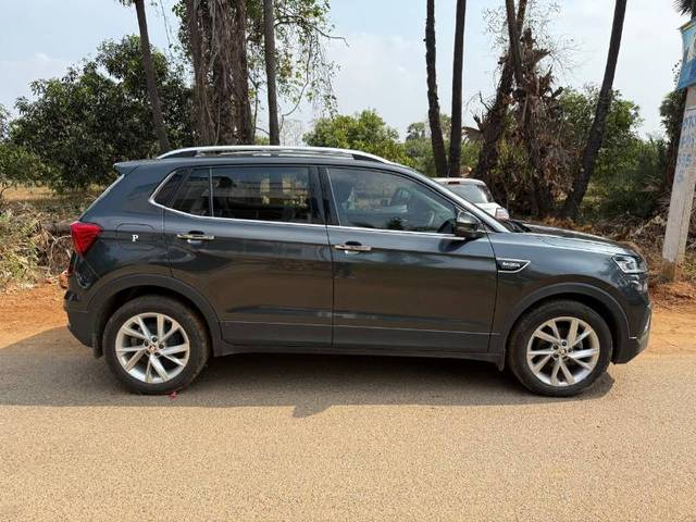 https://images10.gaadi.com/usedgaadi-sellcar/UsedCar/e57485f8a/58fd0c62-fe94-49b7-aa28-00dd14f9b552.jpg?imwidth=6401