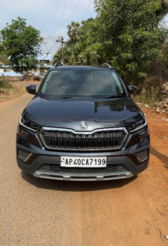 https://images10.gaadi.com/usedgaadi-sellcar/UsedCar/e57485f8a/929f0878-98b5-4569-9c07-22fe147b47b3.jpg?imwidth=6402