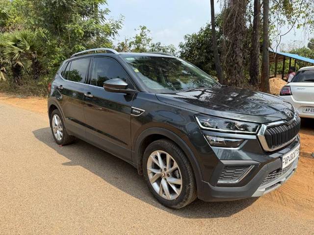 https://images10.gaadi.com/usedgaadi-sellcar/UsedCar/e57485f8a/b6204d8f-1a1b-4381-bccb-a2427f2be905.jpg?imwidth=6400