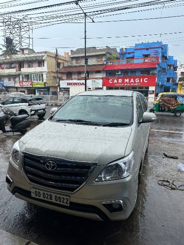 https://images10.gaadi.com/usedgaadi-sellcar/UsedCar/e574ac41a/f69e42f0-bd54-417e-ac29-58946b2f8b54.jpeg?imwidth=6400
