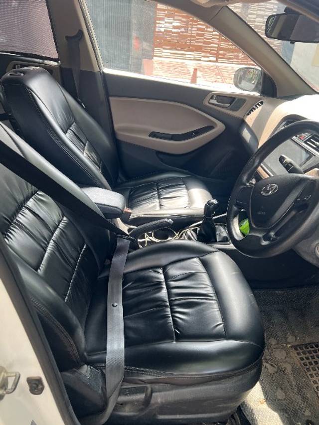 https://images10.gaadi.com/usedgaadi-sellcar/UsedCar/e574bb1ba/7a7c89e7-0480-488e-bf46-a3a1dfcebce2.jpeg?imwidth=6402