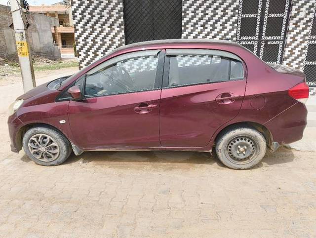 https://images10.gaadi.com/usedgaadi-sellcar/UsedCar/e5760c68a/1429027d-53a3-4f3a-9a3a-af0a11f64cd5.jpg?imwidth=6402