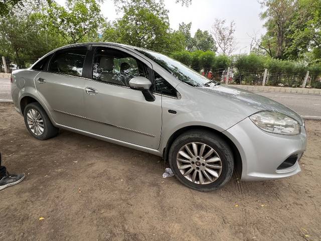 https://images10.gaadi.com/usedgaadi-sellcar/UsedCar/e5762ae7a/e658a1ce-e00e-4832-9f45-91a339d6af1e.jpeg?imwidth=6400