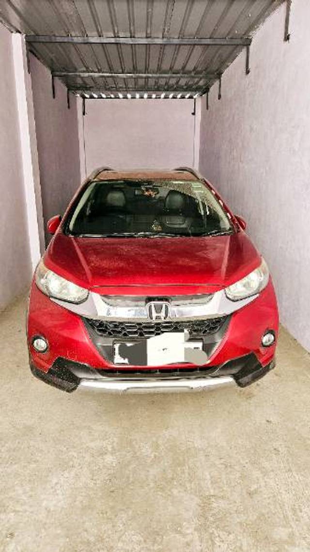 https://images10.gaadi.com/usedgaadi-sellcar/UsedCar/e576c958a/29a23219-7290-42f9-b686-1047536efbc6.jpg?imwidth=6400