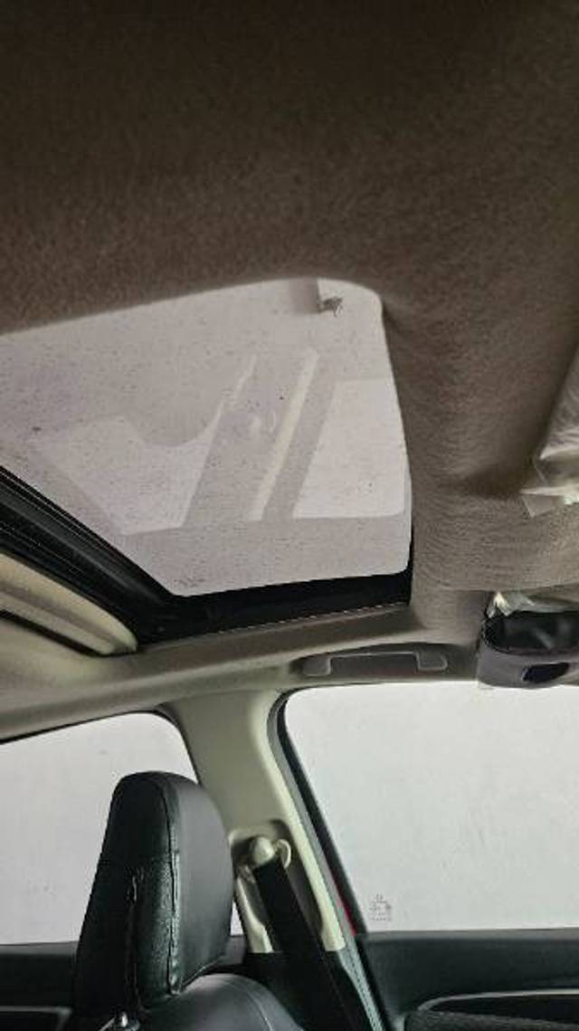 https://images10.gaadi.com/usedgaadi-sellcar/UsedCar/e576c958a/84a93d36-5b2e-4577-bc31-ae40c822c035.jpg?imwidth=6402