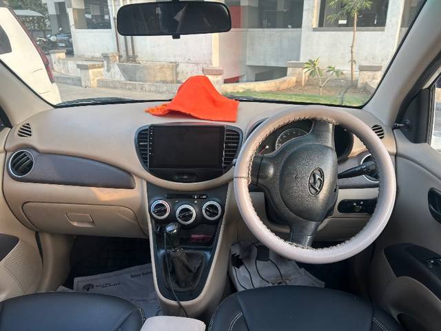 https://images10.gaadi.com/usedgaadi-sellcar/UsedCar/e5773996a/bd52ddfa-3888-4b35-949b-075f6b111ad1.jpeg?imwidth=6401