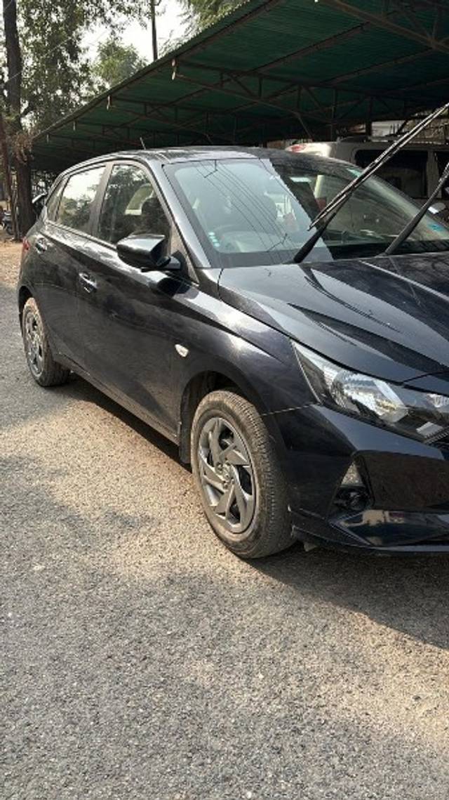 https://images10.gaadi.com/usedgaadi-sellcar/UsedCar/e5775c0ea/22e2d452-4e16-4e7f-9376-55b613b6f0ad.jpeg?imwidth=6401
