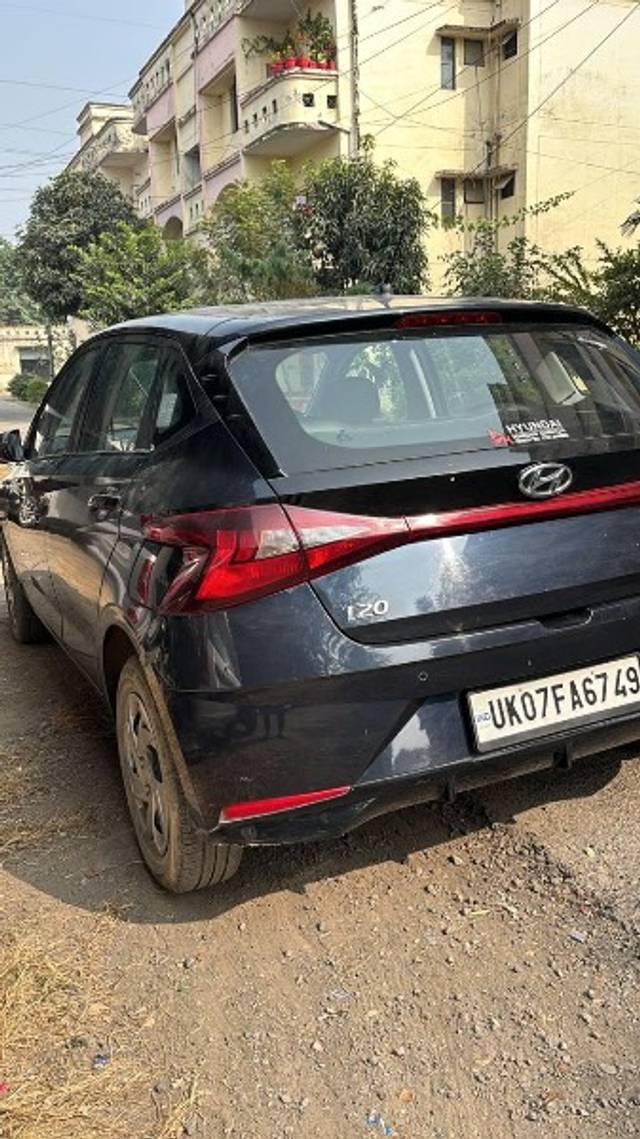 https://images10.gaadi.com/usedgaadi-sellcar/UsedCar/e5775c0ea/32c04551-dbc8-42ab-81d5-73e39e9c1ce1.jpeg?imwidth=6402