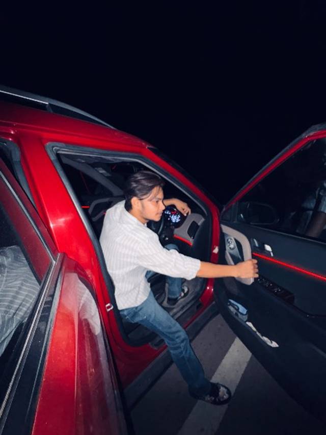 https://images10.gaadi.com/usedgaadi-sellcar/UsedCar/e5778b7ca/e20bfc7d-cfad-47cb-8492-4ba8689e1fd3.jpeg?imwidth=6402