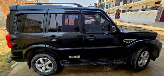 https://images10.gaadi.com/usedgaadi-sellcar/UsedCar/e578297fa/15be6508-d08f-4f05-9392-0418fd3e30f4.jpg?imwidth=6402