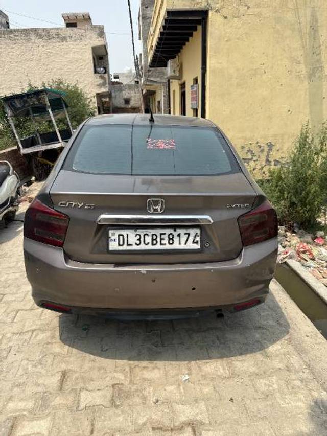 https://images10.gaadi.com/usedgaadi-sellcar/UsedCar/e5785f1da/ccad6e59-37ba-4bb8-b03d-b037b51e903e.jpg?imwidth=6400