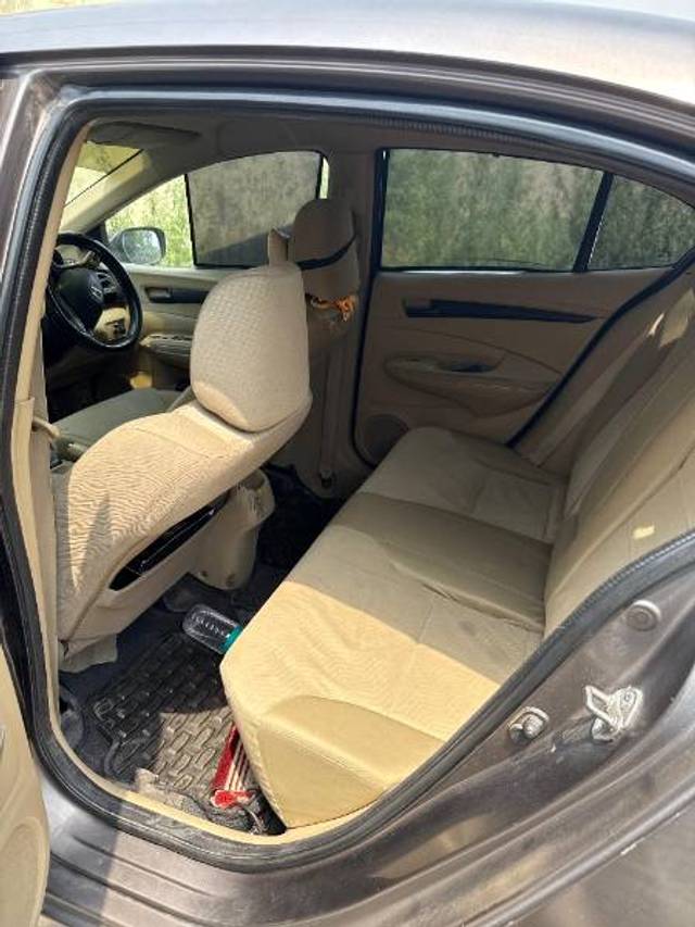https://images10.gaadi.com/usedgaadi-sellcar/UsedCar/e5785f1da/df79b140-5ec9-4635-a30d-141be7362be3.jpg?imwidth=6401