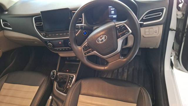 https://images10.gaadi.com/usedgaadi-sellcar/UsedCar/e5785fdfa/7b78d825-c747-46c8-ad12-a5fc12cb3c11.jpg?imwidth=6400