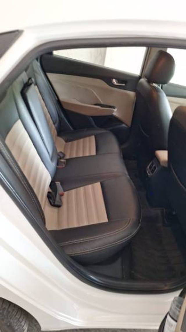 https://images10.gaadi.com/usedgaadi-sellcar/UsedCar/e5785fdfa/f6ba1b91-b2a5-4bbb-a703-497f08aacc77.jpg?imwidth=6402