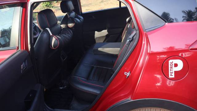 https://images10.gaadi.com/usedgaadi-sellcar/UsedCar/e5789036a/8d9a6062-b8cb-40b2-8eb0-5af6ed377381.JPG?imwidth=6402