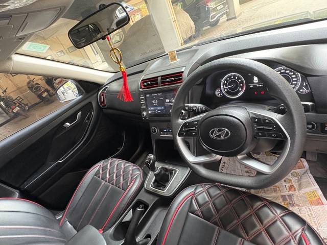 https://images10.gaadi.com/usedgaadi-sellcar/UsedCar/e57896c3a/4d6f72c2-aa69-4503-bf3f-e56108e2baa7.jpeg?imwidth=6402