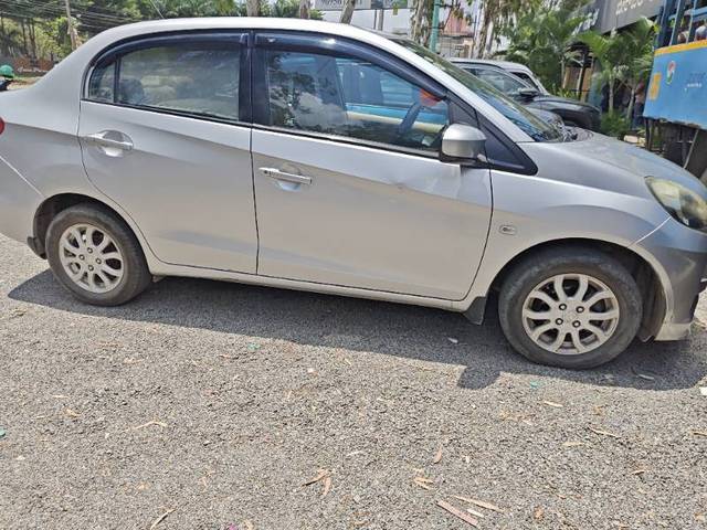 https://images10.gaadi.com/usedgaadi-sellcar/UsedCar/e578a978a/349b7a61-590e-45ba-86d0-bda0bbe8b9a0.jpg?imwidth=6401