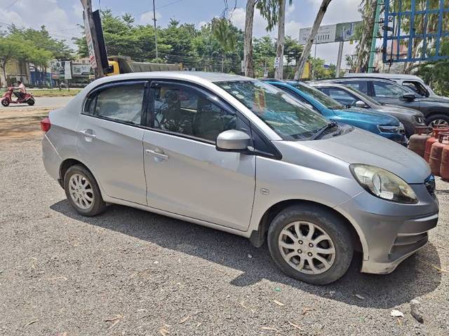 https://images10.gaadi.com/usedgaadi-sellcar/UsedCar/e578a978a/6332aa37-dc2f-4968-abe4-a179c3837a12.jpg?imwidth=6400