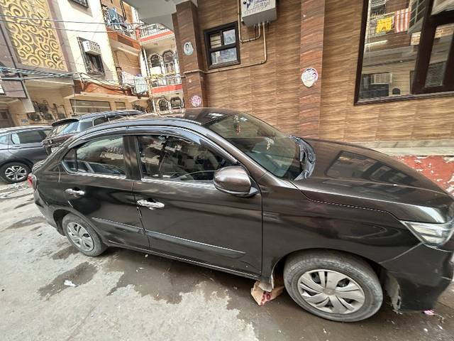 https://images10.gaadi.com/usedgaadi-sellcar/UsedCar/e578c41da/f34bc978-1a6f-4e56-83e7-df96ef98b4f0.jpeg?imwidth=6401
