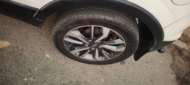 https://images10.gaadi.com/usedgaadi-sellcar/UsedCar/e578d07ca/a883f52c-bd6d-48d8-ad51-3a51081e18ba.jpeg?imwidth=6402
