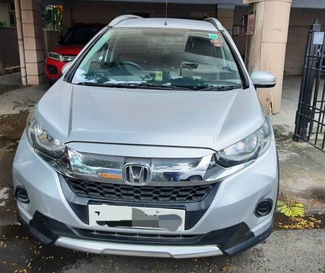 https://images10.gaadi.com/usedgaadi-sellcar/UsedCar/e578f984a/bb439a6d-18df-4768-8074-b1270a0b2416.jpeg?imwidth=6400