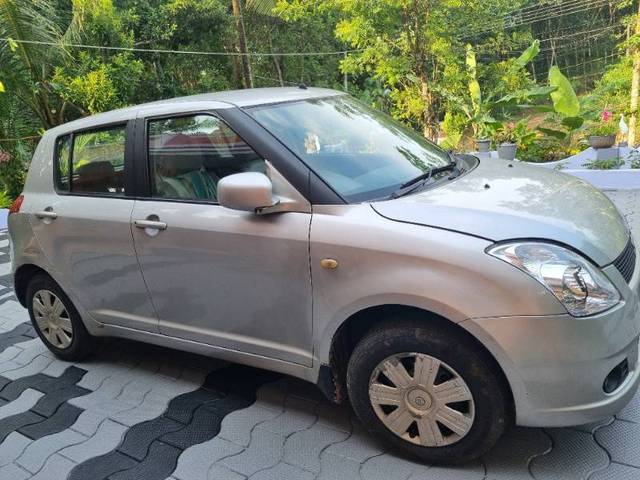 https://images10.gaadi.com/usedgaadi-sellcar/UsedCar/e57928dfa/98dbb90d-0f0e-4dc1-997f-ae7741402846.jpg?imwidth=6401