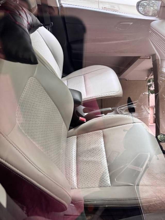 https://images10.gaadi.com/usedgaadi-sellcar/UsedCar/e579b87ca/49f1e2a6-40a1-4a85-abc2-2c1048dc63c7.jpeg?imwidth=6402