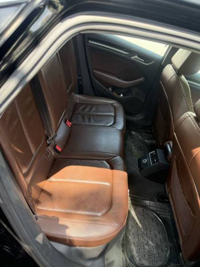 https://images10.gaadi.com/usedgaadi-sellcar/UsedCar/e579f74ba/3f94f259-2dee-4199-918a-b64ab23dcd03.jpg?imwidth=6401