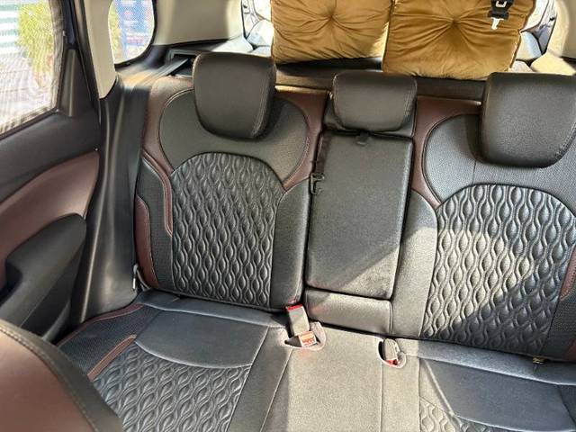 https://images10.gaadi.com/usedgaadi-sellcar/UsedCar/e57a2afaa/4e32668d-de62-4646-86b5-69bd2a6bc7e1.jpg?imwidth=6402
