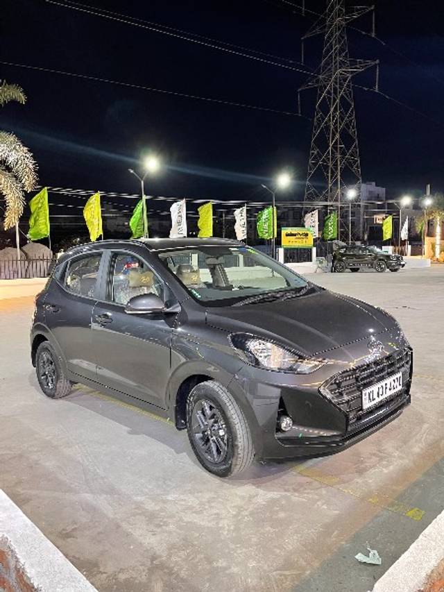 https://images10.gaadi.com/usedgaadi-sellcar/UsedCar/e57a2c31a/b1189666-c20e-4f1b-ba53-6ff5ba633fc2.jpeg?imwidth=6400